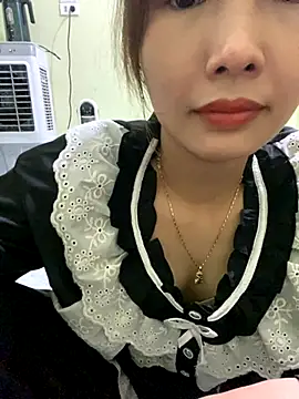 Snapshot of Ri210 chatting on December 1, 1:38 pm Ri210 online show from December 1, 1:38 pm