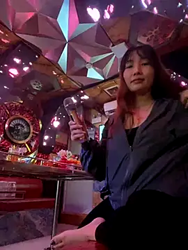 Snapshot of Ri210 chatting on December 3, 4:31 am Ri210 online show from December 3, 4:31 am