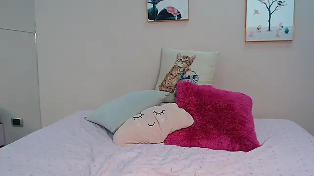 zooombee online show from September 11, 10:10 pm