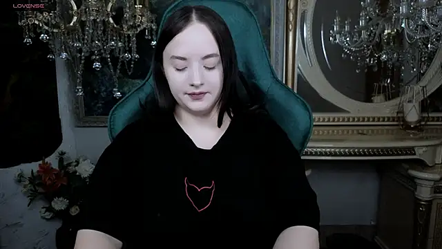 LaraBenson  online show from November 29, 10:51 am