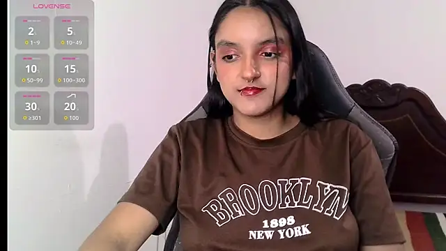 Snapshot of Ari_20_ chatting on October 24, 1:57 am Ari 20 online show from October 24, 1:57 am