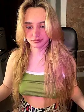 Snapshot of Chloe_Ravens chatting on October 4, 8:07 pm Chloe Ravens online show from October 4, 8:07 pm