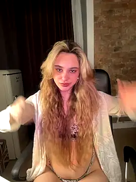 Snapshot of Chloe_Ravens chatting on October 7, 8:06 pm Chloe Ravens online show from October 7, 8:06 pm