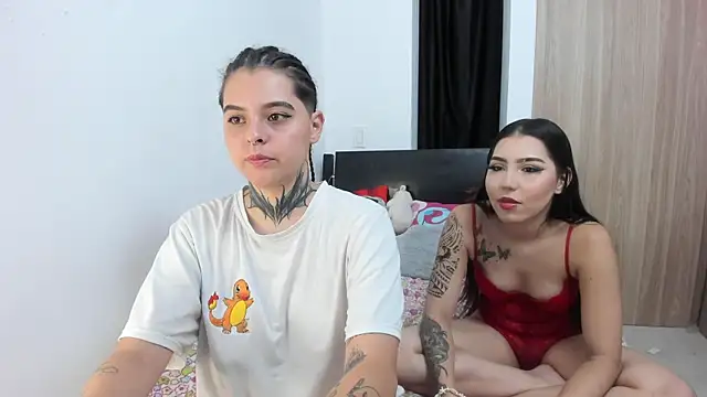 Snapshot of aria_and_tammy chatting on November 6, 3:51 am aria and tammy online show from November 6, 3:51 am