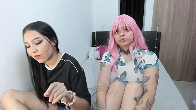 Snapshot of aria_and_tammy chatting on November 29, 7:44 am aria and tammy online show from November 29, 7:44 am