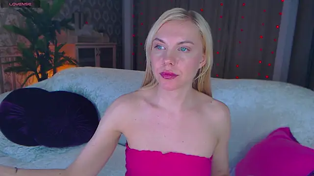 LiSinDoll online show from November 12, 8:59 am