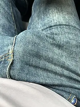 Snapshot of Cruel00 chatting on October 20, 9:43 am Cruel00 online show from October 20, 9:43 am