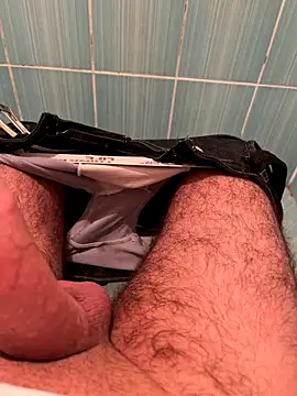 Snapshot of Cruel00 chatting on November 12, 4:07 pm Cruel00 online show from November 12, 4:07 pm