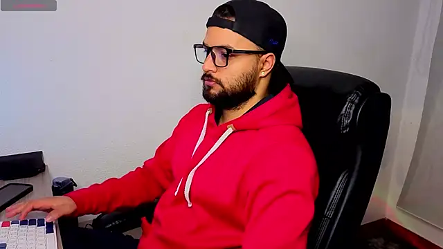 Snapshot of Ernesto-Rodriguez82 chatting on October 18, 5:21 am Ernesto-Rodriguez82 online show from October 18, 5:21 am