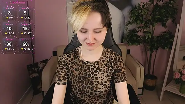 girl next doorr online show from March 1, 1:13 pm