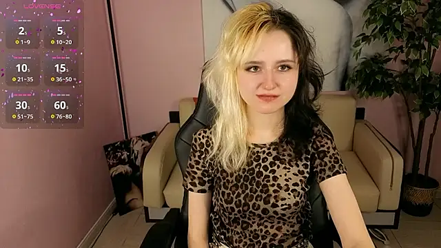 girl next doorr online show from March 6, 1:07 pm