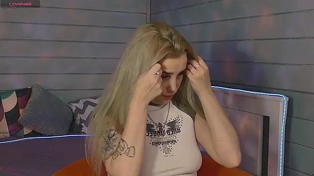 Crystal Jull online show from October 6, 3:09 pm