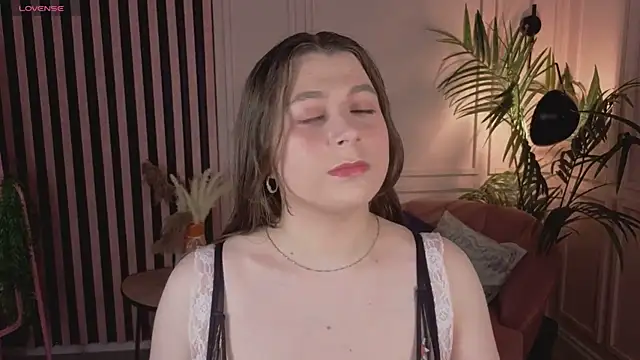 Queen Michelle  online show from November 16, 10:04 pm