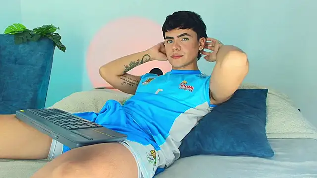 Snapshot of CamiiGuzmanX chatting on November 28, 8:55 pm CamiiGuzmanX online show from November 28, 8:55 pm