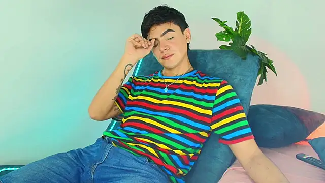 Snapshot of CamiiGuzmanX chatting on December 3, 9:24 pm CamiiGuzmanX online show from December 3, 9:24 pm