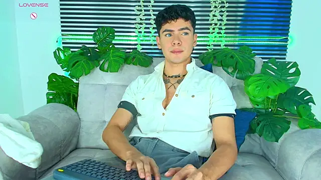 CamiiGuzmanX online show from March 15, 5:08 pm