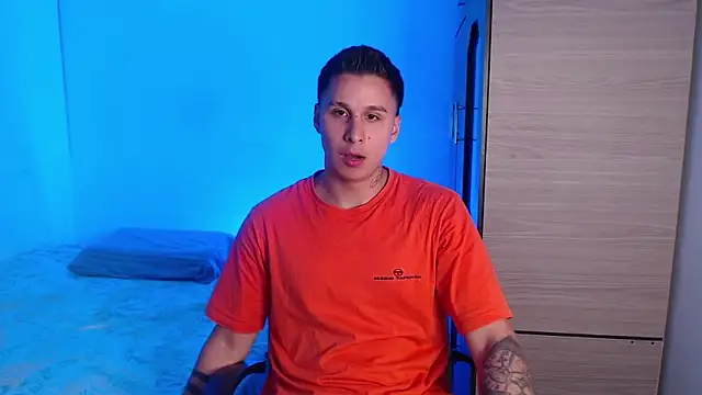 Snapshot of valentinosex1 chatting on September 23, 12:13 am valentinosex1 online show from September 23, 12:13 am