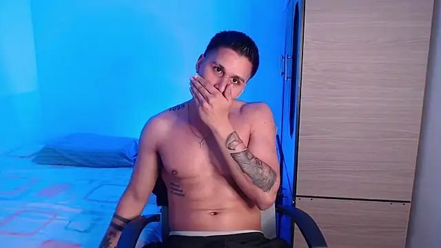 Snapshot of valentinosex1 chatting on October 14, 9:15 pm valentinosex1 online show from October 14, 9:15 pm