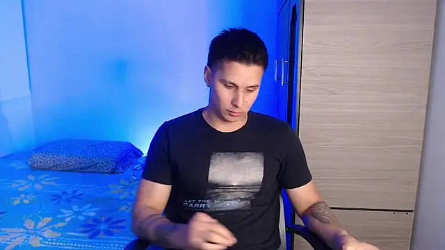 Snapshot of valentinosex1 chatting on October 25, 1:24 am valentinosex1 online show from October 25, 1:24 am