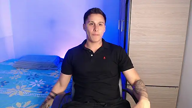 Snapshot of valentinosex1 chatting on October 31, 9:05 pm valentinosex1 online show from October 31, 9:05 pm