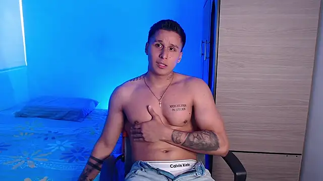 Snapshot of valentinosex1 chatting on November 11, 8:31 pm valentinosex1 online show from November 11, 8:31 pm