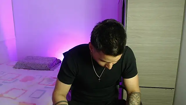 Snapshot of valentinosex1 chatting on November 25, 9:26 pm valentinosex1 online show from November 25, 9:26 pm