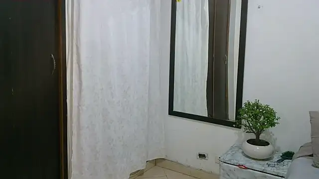 Snapshot of Zendaya11 chatting on September 12, 11:26 pm Zendaya11 online show from September 12, 11:26 pm