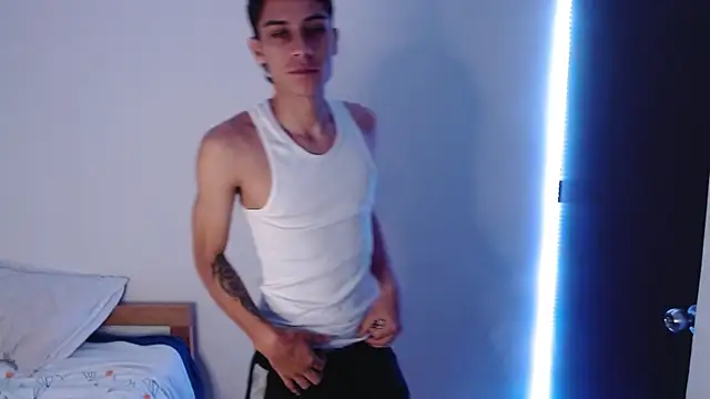 Snapshot of axel_davis_ chatting on October 8, 3:04 am axel davis online show from October 8, 3:04 am