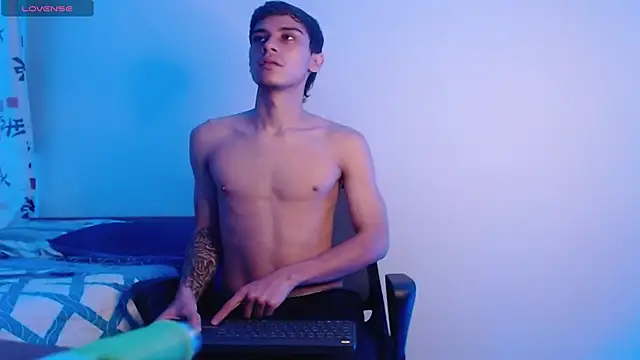 Snapshot of axel_davis_ chatting on October 14, 1:39 am axel davis online show from October 14, 1:39 am