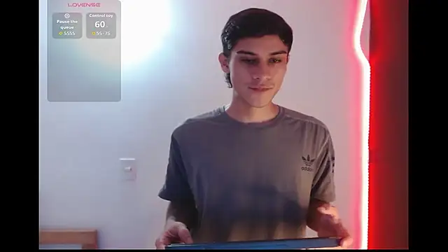 Snapshot of axel_davis_ chatting on October 17, 5:32 am axel davis online show from October 17, 5:32 am