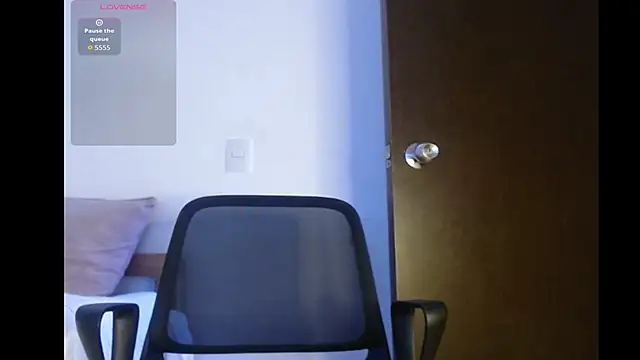 Snapshot of axel_davis_ chatting on October 21, 12:11 am axel davis online show from October 21, 12:11 am