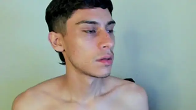 Snapshot of axel_davis_ chatting on December 18, 1:11 am axel davis online show from December 18, 1:11 am