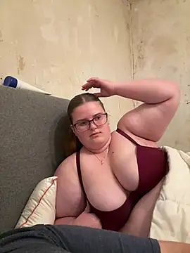 CurvyPaar2 online show from March 13, 8:04 pm