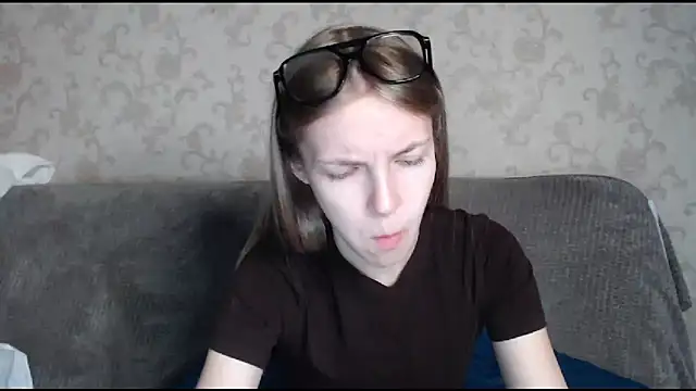 Snapshot of HitGyrl chatting on October 24, 1:13 am HitGyrl online show from October 24, 1:13 am