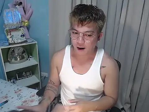 Snapshot of Fuckboii_intown chatting on September 29, 11:59 am Fuckboii intown online show from September 29, 11:59 am