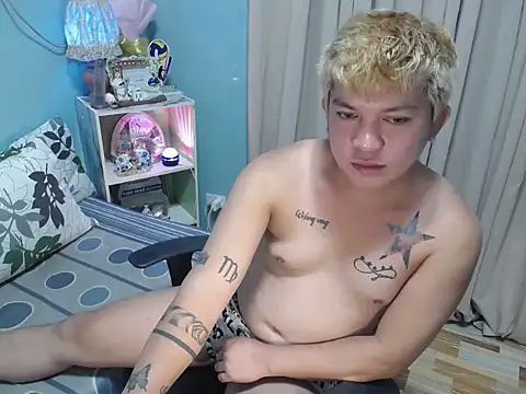 Snapshot of Fuckboii_intown chatting on October 14, 8:26 am Fuckboii intown online show from October 14, 8:26 am