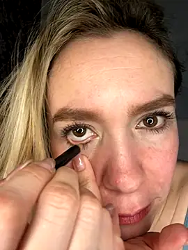 Snapshot of BritgetPsychol chatting on November 4, 2:32 am BritgetPsychol online show from November 4, 2:32 am