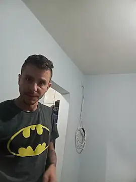 Snapshot of Guto-_- chatting on December 21, 4:47 pm Guto- - online show from December 21, 4:47 pm