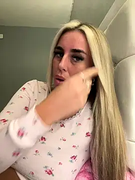 EllieMaeBaby online show from December 3, 10:19 pm