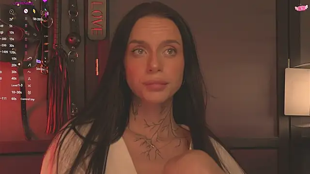 Snapshot of livia_starwars chatting on September 18, 9:39 pm livia starwars online show from September 18, 9:39 pm