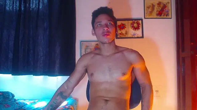 Snapshot of RuiMaddoox chatting on September 20, 2:18 pm RuiMaddoox online show from September 20, 2:18 pm