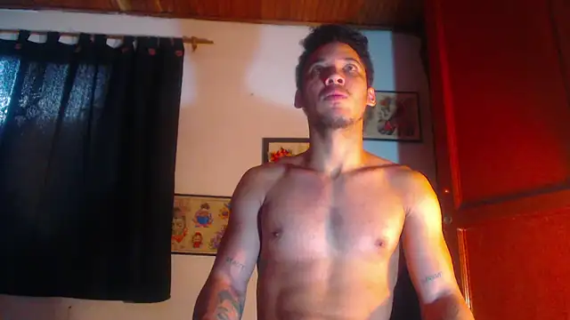 Snapshot of RuiMaddoox chatting on October 7, 12:02 pm RuiMaddoox online show from October 7, 12:02 pm