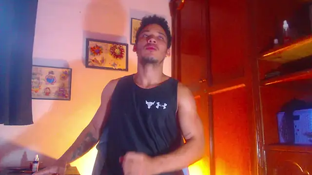 Snapshot of RuiMaddoox chatting on October 9, 11:41 am RuiMaddoox online show from October 9, 11:41 am