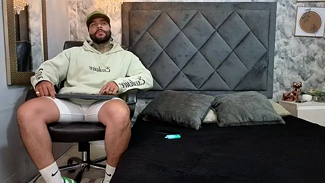 Apolo rousse1 online show from September 11, 10:10 pm