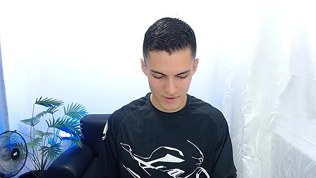 Snapshot of Matiius18 chatting on September 9, 1:54 pm Matiius18 online show from September 9, 1:54 pm