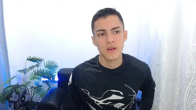 Snapshot of Matiius18 chatting on September 12, 1:44 pm Matiius18 online show from September 12, 1:44 pm