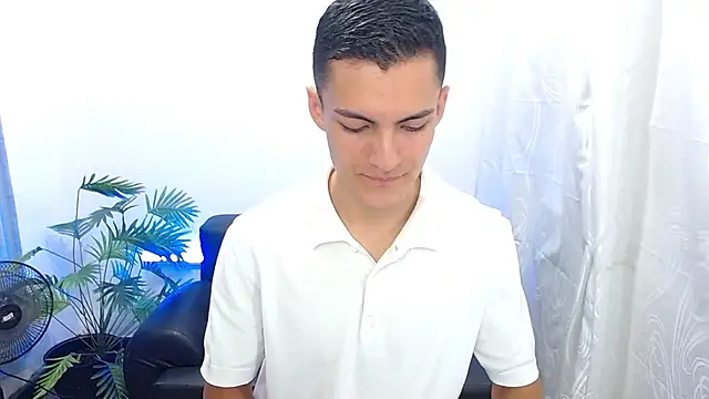 Snapshot of Matiius18 chatting on September 13, 1:33 pm Matiius18 online show from September 13, 1:33 pm