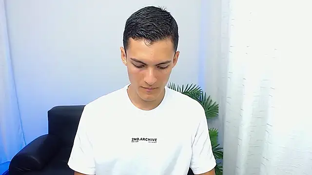 Snapshot of Matiius18 chatting on October 2, 2:13 pm Matiius18 online show from October 2, 2:13 pm