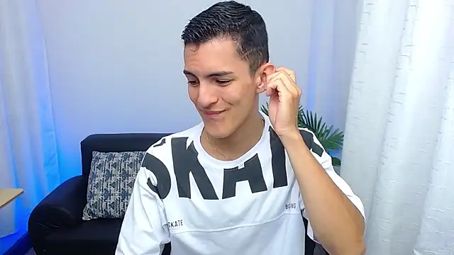 Snapshot of Matiius18 chatting on October 7, 1:52 pm Matiius18 online show from October 7, 1:52 pm