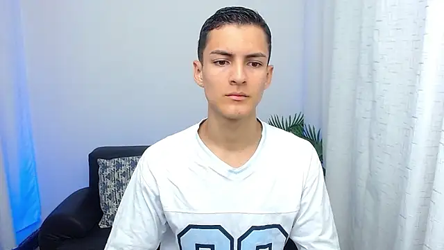 Snapshot of Matiius18 chatting on October 17, 1:46 pm Matiius18 online show from October 17, 1:46 pm